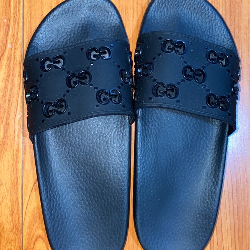 Authentic GG Gucci Womens Slides in Black